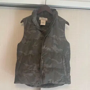 레미네 리프 카모 패턴 S 사이즈 다운 베스트