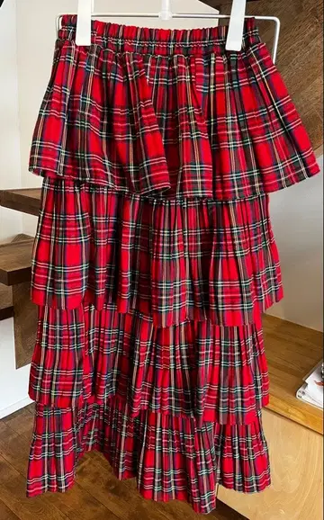빨간색 체크 무늬 캉캉 스커트