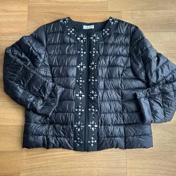 LOVE BOY 비쥬 장식 블랙 다운 자켓