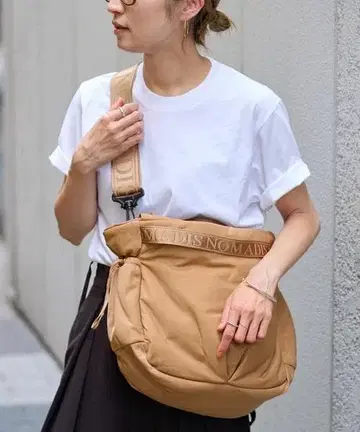 [ 미사용 ] NOMADIS 노마디스 별주 베이지 숄더백