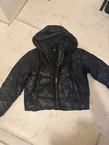 ZARA 후드 부착 블랙 다운 자켓 EUR S