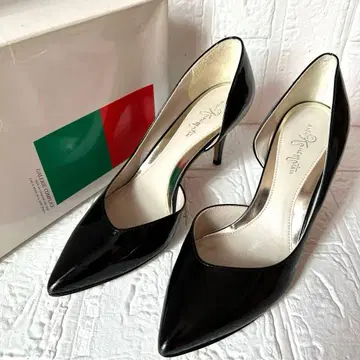 미사용 [긴자 카네마츠] 아지메 V컷 에나멜 스틸레토 23.5cm 블랙