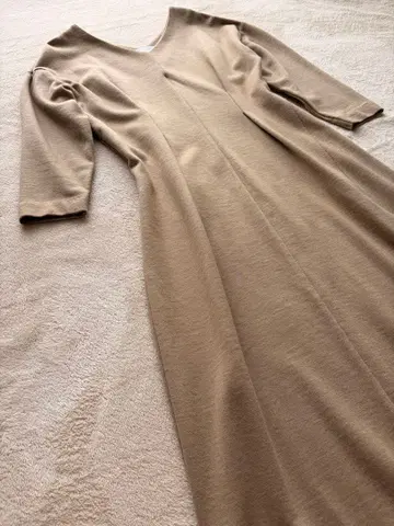 컨디션 최상 카멜 V넥 7부 소매 티셔츠 롱 원피스 베이지