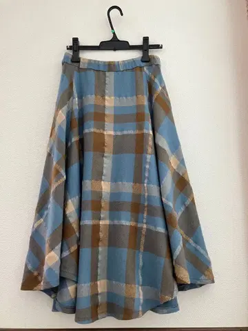 팔라스 팰리스 체크 무늬 롱 플레어 스커트