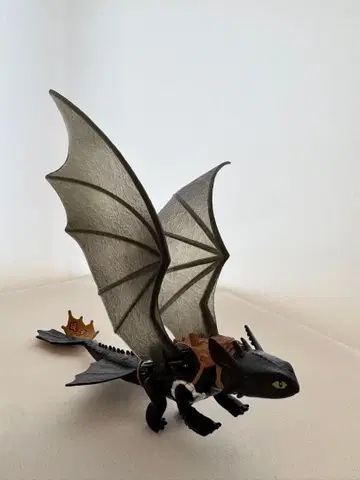 드래곤 피규어 움직이는 날개 포함