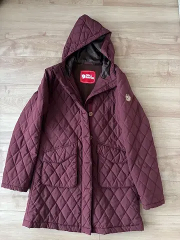 FJALL RAVEN 페일라벤 퀼팅 자켓