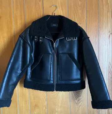 EMODA 숏 페이크 무스탕 블루종 블랙 미사용 새상품