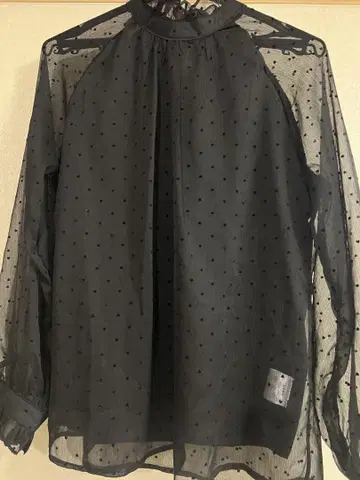 블랙 도트 무늬 쉬폰 블라우스 긴팔