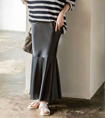 NOBLE 빈티지 새틴 머메이드 스커트