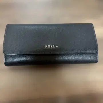 FURLA 엠보싱 가공 블랙 장지갑