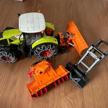 브루더 Claas Axion 950 트랙터 & 스노우 체인 블레이드