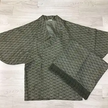 그린 계열 물결 무늬 겉옷 코트와 함께 착용하는 숄 세트