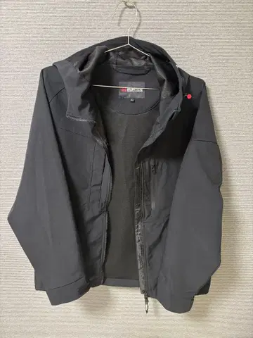 BURTLE 후드 부착 블랙 아우터