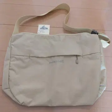 [ 미사용 택 포함 ] 몽벨 벨니나 숄더백 M 크림