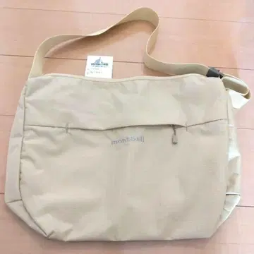 [ 미사용 택 포함 ] 몽벨 벨니나 숄더백 M 크림