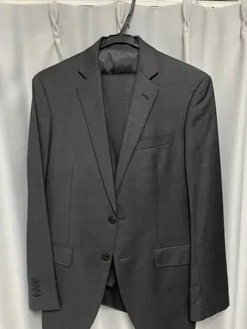 수트 컴퍼니 다크 그레이 비즈니스 정장 쓰리피스