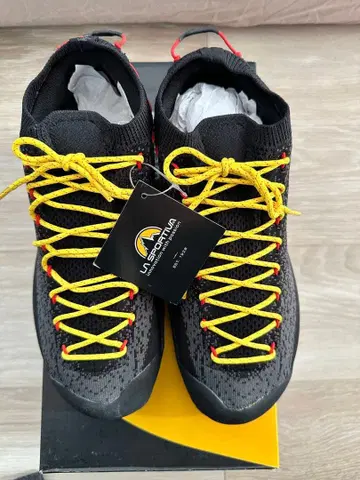 La Sportiva 어프로치 슈즈 블랙/옐로우 컬러 등산