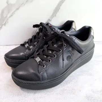 새상품급 르꼬끄 스포르티브 스니커즈 23.5cm 블랙