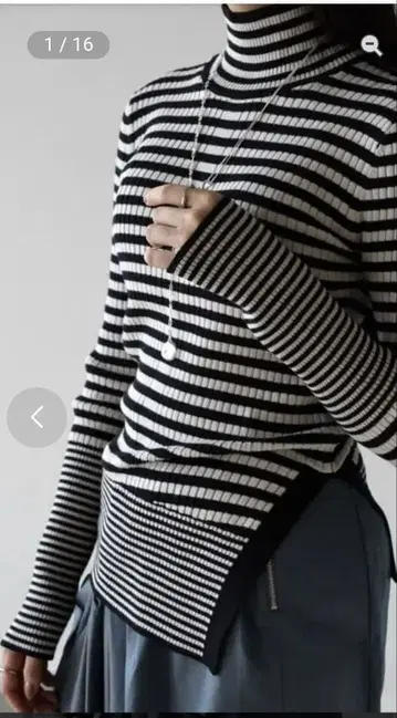 스트라이프 터틀넥 니트