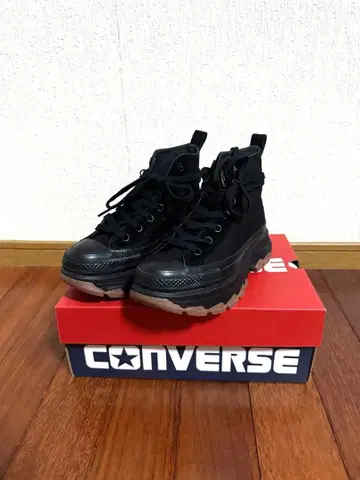 CONVERSE 블랙 하이컷 스니커즈