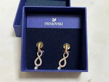 스와로브스키 SWAROVSKI 귀찌