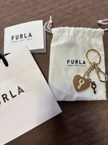 새상품 FURLA 키링 열쇠 참 골드