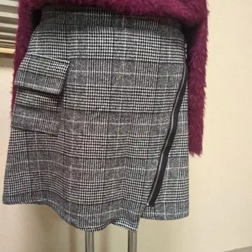 그레이 계열 체크 랩스커트