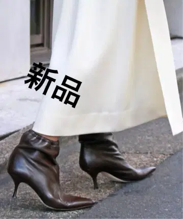 [ BRENTELLA ] SHIRRING SHORT 부츠