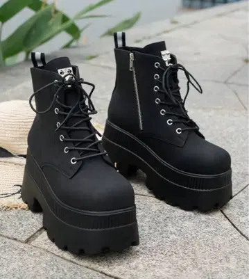 매트 블랙 통굽 부츠