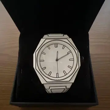 화이트 팔각형 쿼츠 손목시계