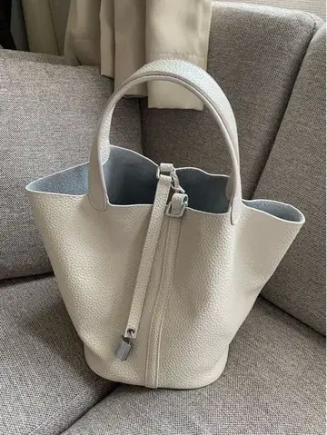 화이트 가죽 토트백