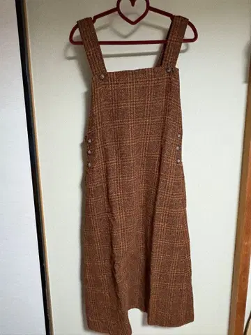 브라운 체크 무늬 살로펫