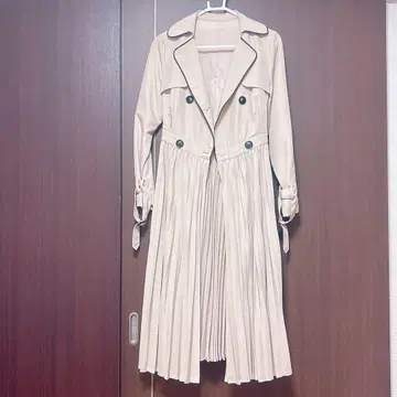 새상품급 토코 클로젯 베이지 블랙 플리츠 트렌치코트 봄 가을