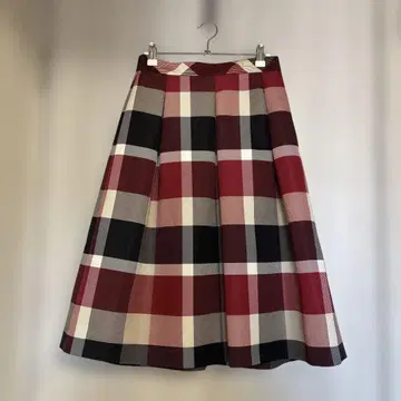 [ BLUE LABEL ] 플레어 스커트 빨검 체크 무릎 기장