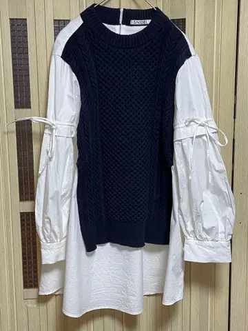 니트와 셔츠 레이어드 스타일 긴팔 상의