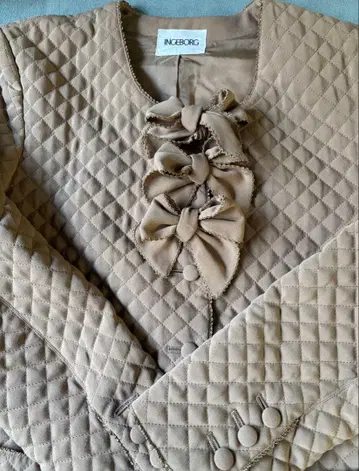 INGEBORG 베이지 퀼팅 자켓