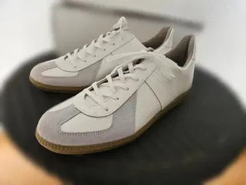 GERMAN TRAINER 화이트 컬러 스니커즈 사이즈 44