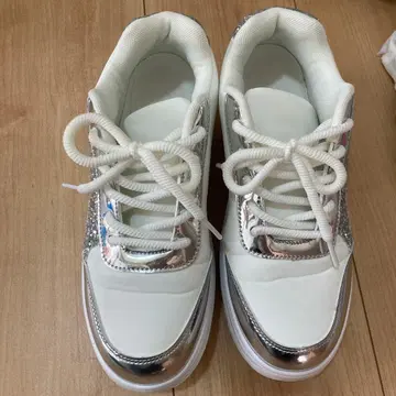화이트 메탈릭 반짝이 스니커즈 글리터 통굽 여성용