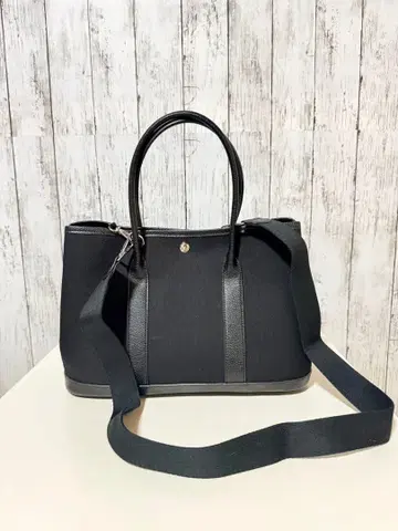 블랙 토트백 숄더 스트랩 포함