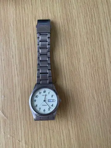 경량 세이코 쿼츠 손목시계 실버(TITANUM)