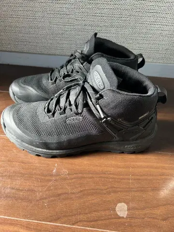 KEEN 블랙 트레킹 슈즈 사이즈 27.5cm 새상품급