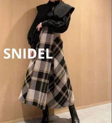 스나이델 체크 무늬 플레어 롱 스커트