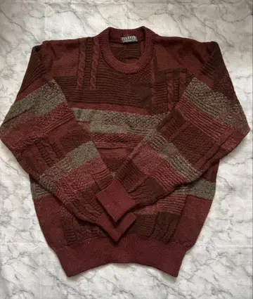 빨간색 계열 긴팔 크루넥 니트