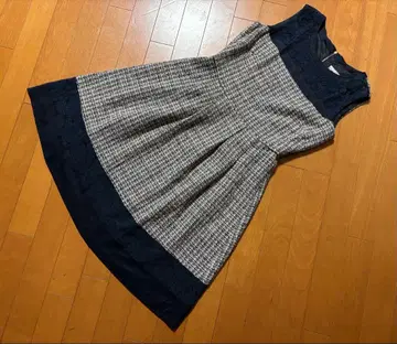 새상품급 로즈 티아라의 레이스 달린 트위드 슬리브리스 원피스