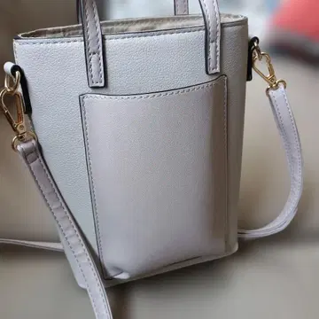 숄더백 라이트 그레이 포켓 부착