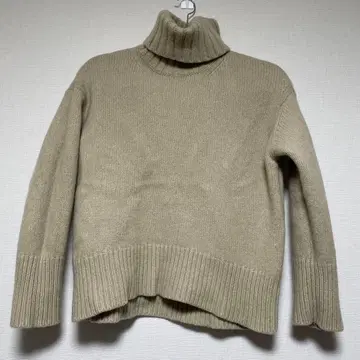 울 100% 터틀넥 스웨터