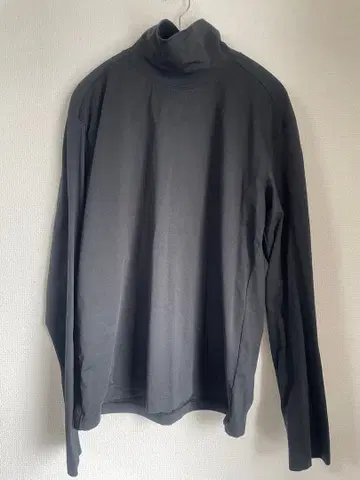 AURALEE 블랙 하이넥 긴팔 상의