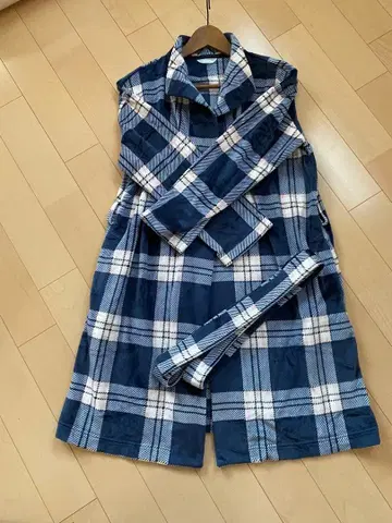 키드 블루 샤기 가운