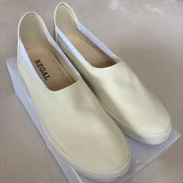REGAL 아이보리 슬립온 스니커즈