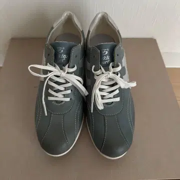 그레이 가죽 스니커즈 힐 포함 호킨스